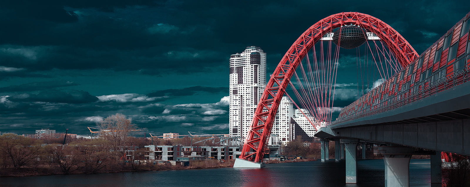 A photo of Zhivopisny Bridge in Russia.