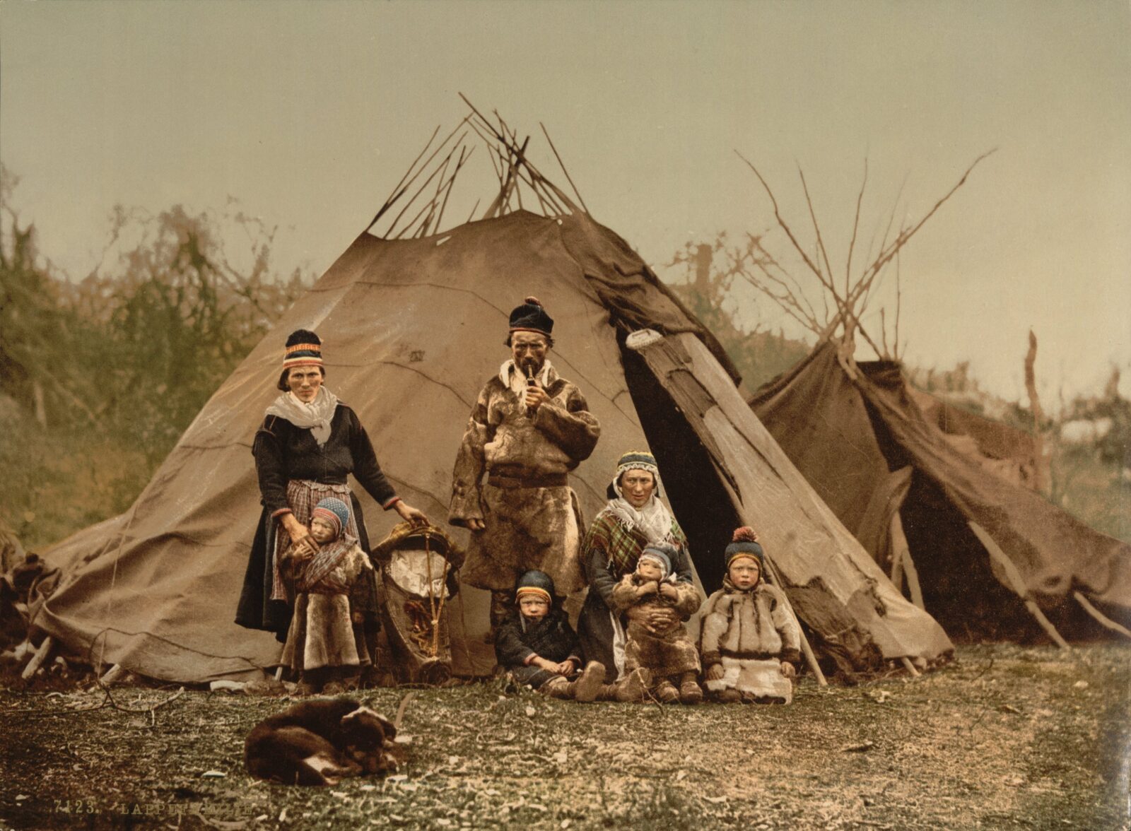 A photo of a Sami family. 